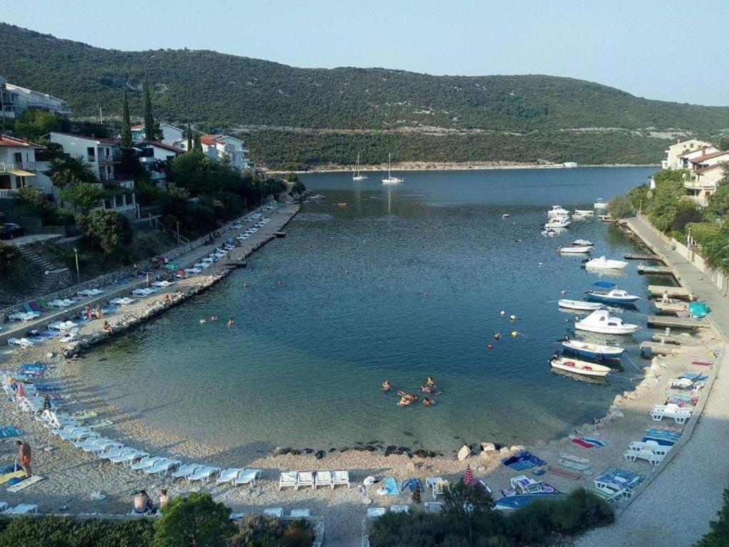 Hotel Ami - M Neum Bagian luar foto