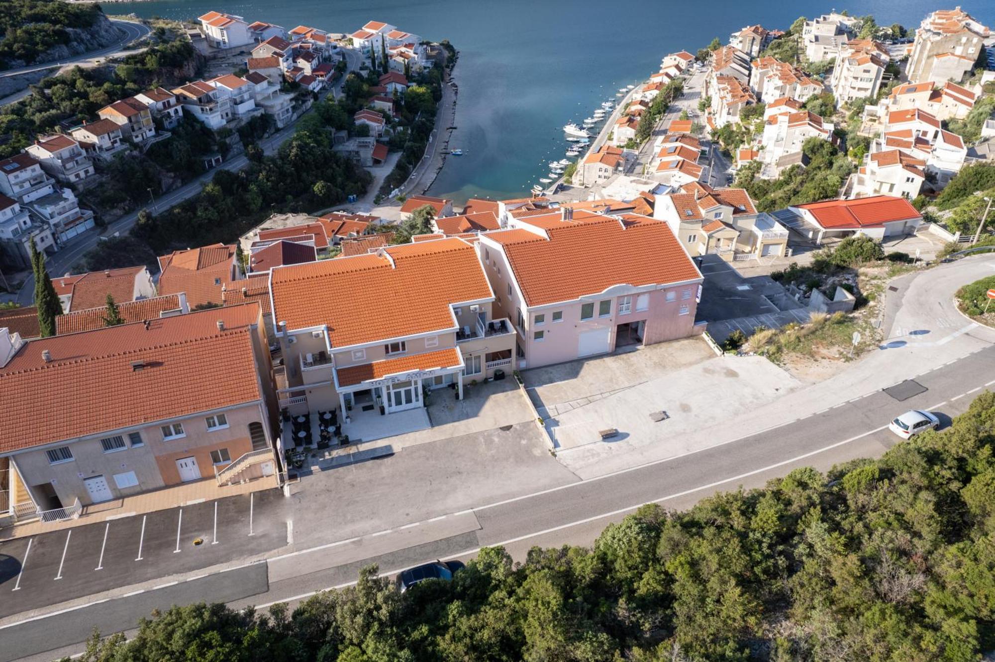 Hotel Ami - M Neum Bagian luar foto